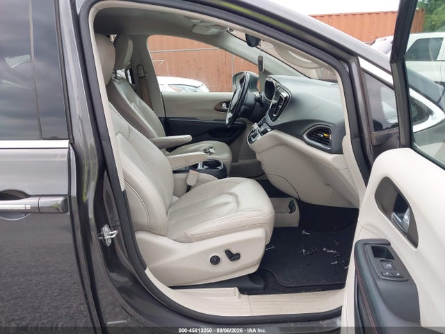 Auction sale of the 2018 Chrysler Pacifica Touring L, vin: 2C4RC1BG7JR261602, lot number: 45813250