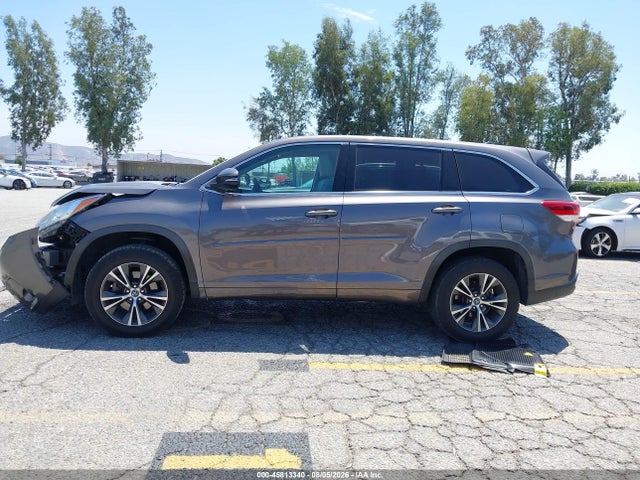 Toyota Highlander Le Plus 2018 5TDZZRFH1JS252448 Image 16