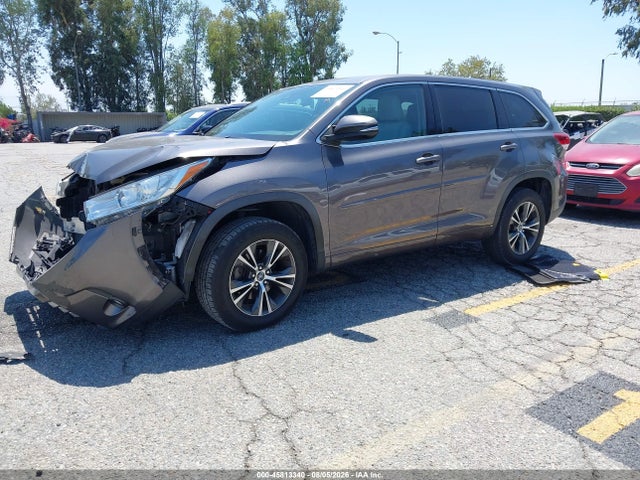 Toyota Highlander Le Plus 2018 5TDZZRFH1JS252448 Image 2