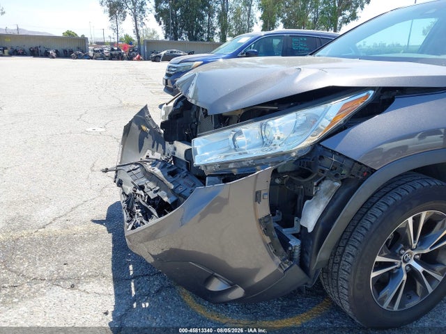 Toyota Highlander Le Plus 2018 5TDZZRFH1JS252448 Image 12