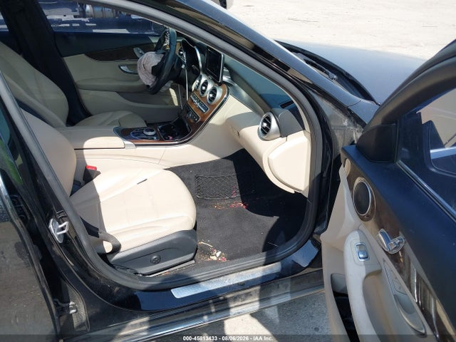 45813433 :رقم المزاد ، 55SWF4JB3HU196799 vin ، 2017 Mercedes-benz C 300 مزاد بيع