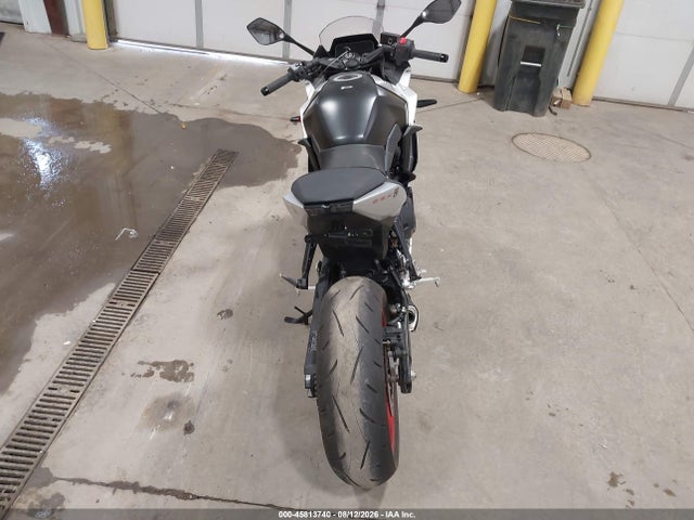 45813740 :رقم المزاد ، JS1EM13B0R7103303 vin ، 2024 Suzuki Gsx800 F مزاد بيع