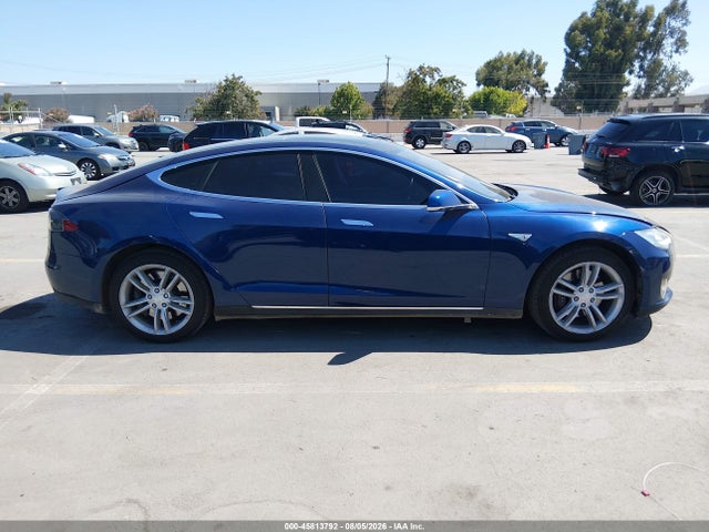 45813792 :رقم المزاد ، 5YJSA1E15FF113885 vin ، 2015 Tesla Model S 60/70/85 مزاد بيع