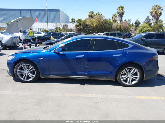 45813792 :رقم المزاد ، 5YJSA1E15FF113885 vin ، 2015 Tesla Model S 60/70/85 مزاد بيع