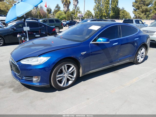 45813792 :رقم المزاد ، 5YJSA1E15FF113885 vin ، 2015 Tesla Model S 60/70/85 مزاد بيع