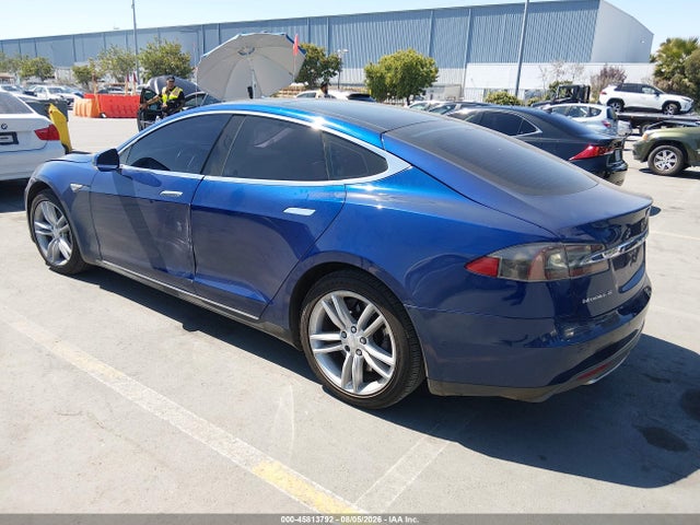 45813792 :رقم المزاد ، 5YJSA1E15FF113885 vin ، 2015 Tesla Model S 60/70/85 مزاد بيع