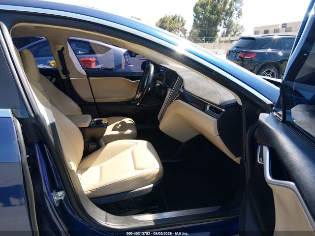 45813792 :رقم المزاد ، 5YJSA1E15FF113885 vin ، 2015 Tesla Model S 60/70/85 مزاد بيع