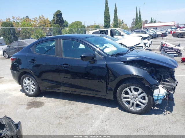 3MYDLBYV4JY308625 Toyota YARIS IA