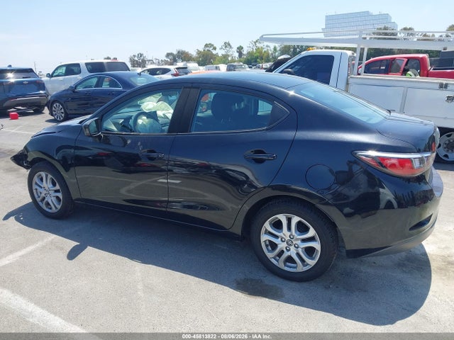 3MYDLBYV4JY308625 Toyota YARIS IA