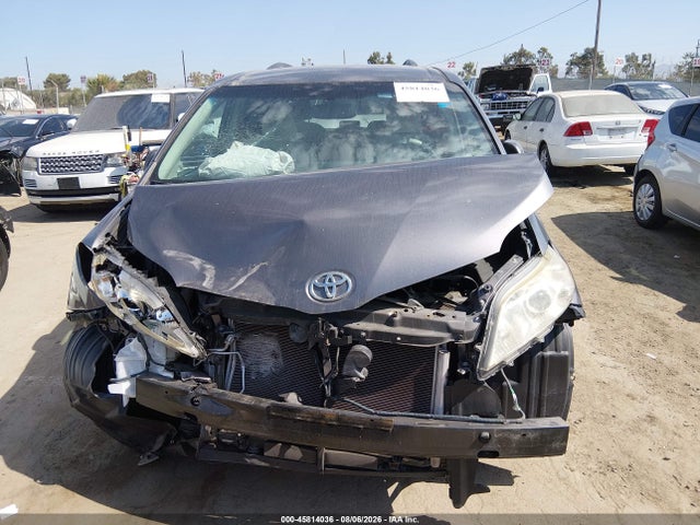 5TDKK3DC8ES471178 Toyota Sienna Le V6 8 Passenger