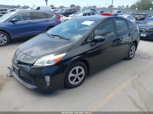 Toyota Prius Two 2014 JTDKN3DU9E1761104 Image 2