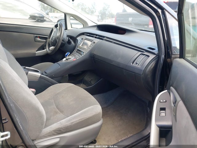Toyota Prius Two 2014 JTDKN3DU9E1761104 Image 5