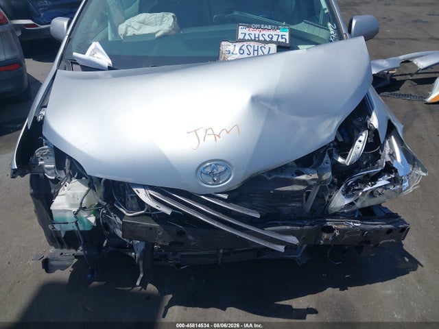 5TDYK3DC7GS728537 Toyota Sienna Xle Premium 8 Passenger