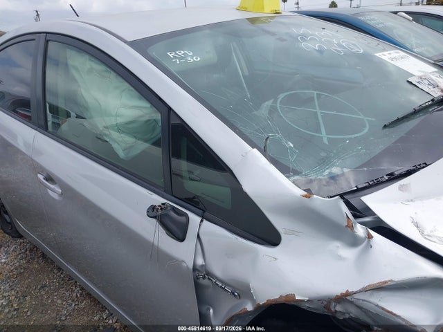 Toyota Prius Two 2015 JTDKN3DU1F1928475 Image 13