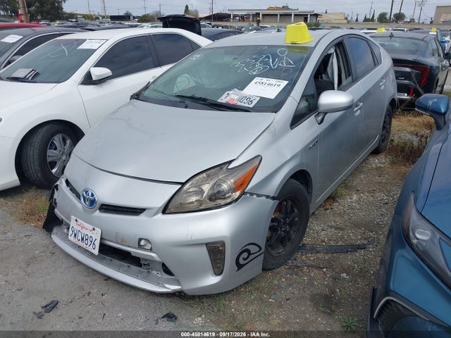 Toyota Prius Two 2015 JTDKN3DU1F1928475 Image 2