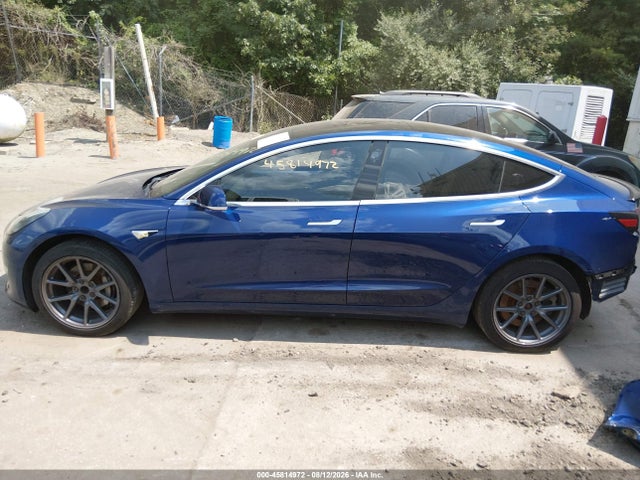 45814972 :رقم المزاد ، 5YJ3E1EA5JF043483 vin ، 2018 Tesla Model 3 Long Range/mid Range مزاد بيع