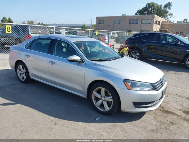 2012 Volkswagen Passat 2.5l Se მანქანა იყიდება აუქციონზე, vin: 1VWBP7A33CC066869, აუქციონის ნომერი: 45815027