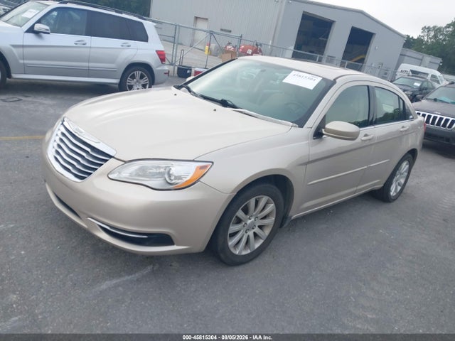 45815304 :رقم المزاد ، 1C3CCBBB2DN678907 vin ، 2013 Chrysler 200 Touring مزاد بيع