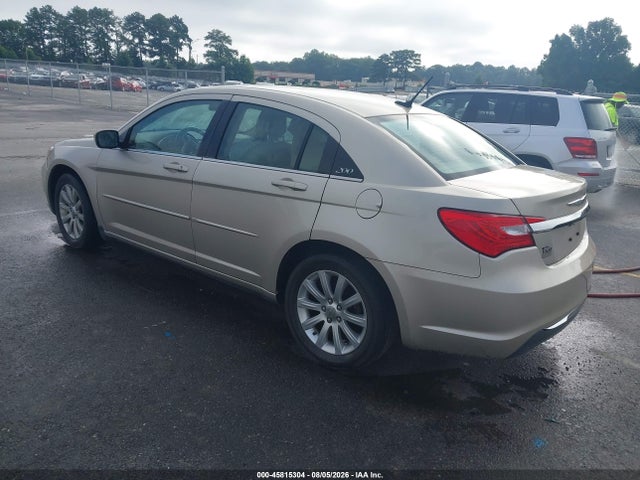 45815304 :رقم المزاد ، 1C3CCBBB2DN678907 vin ، 2013 Chrysler 200 Touring مزاد بيع