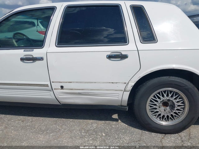 Aukcja sprzedaży 1996 Lincoln Town Car Sgn/dmnd Anv/cypress/jn, vin: 1LNLM82W6TY717697, numer aukcji: 45815353