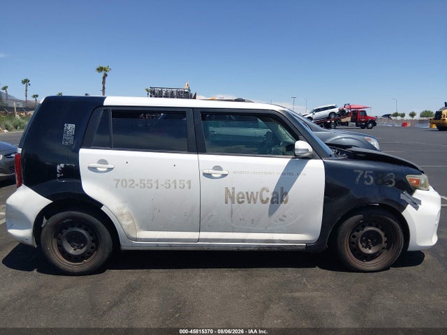 Scion XB 2014 JTLZE4FE6EJ062558 Image 13
