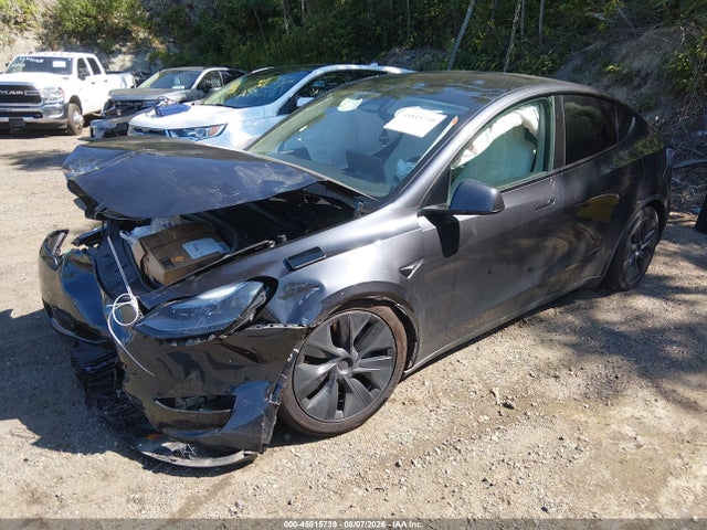 Tesla Model Y 2024 7SAYGDED8RF151154 Image 2
