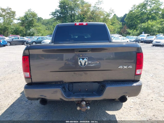 45816024 :رقم المزاد ، 3C6RR7KT7JG123666 vin ، 2018 Ram 1500 Express  4x4 5'7 Box مزاد بيع