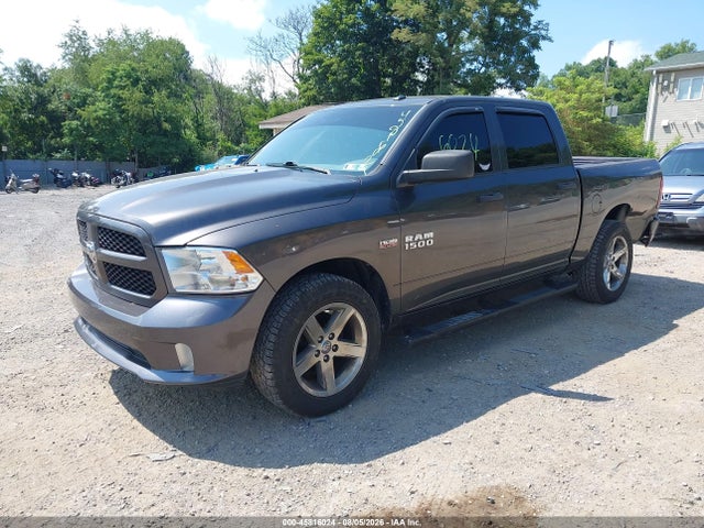 45816024 :رقم المزاد ، 3C6RR7KT7JG123666 vin ، 2018 Ram 1500 Express  4x4 5'7 Box مزاد بيع