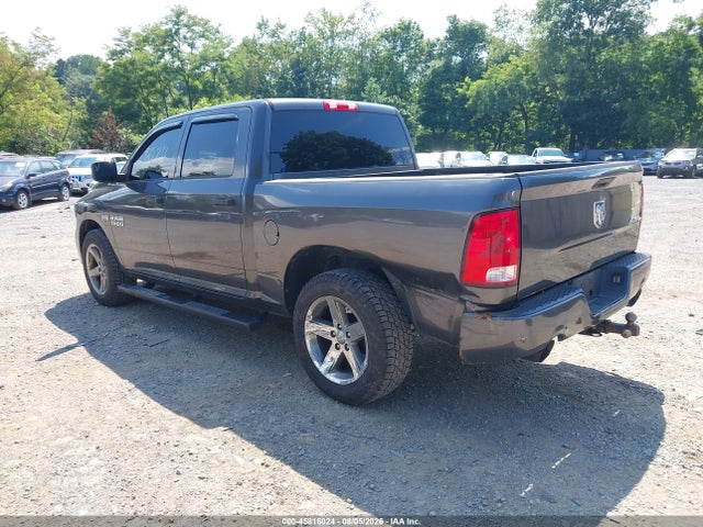 45816024 :رقم المزاد ، 3C6RR7KT7JG123666 vin ، 2018 Ram 1500 Express  4x4 5'7 Box مزاد بيع