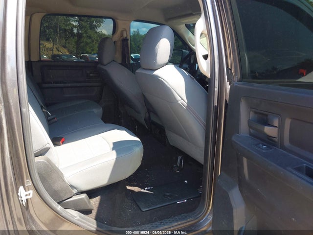 45816024 :رقم المزاد ، 3C6RR7KT7JG123666 vin ، 2018 Ram 1500 Express  4x4 5'7 Box مزاد بيع