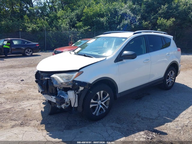 JTMZFREV2GJ086429 Toyota RAV4 LE