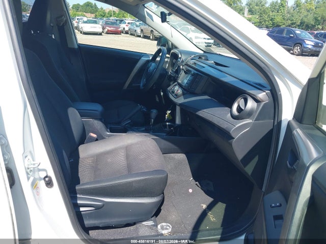 JTMZFREV2GJ086429 Toyota RAV4 LE