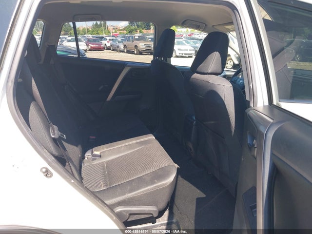 JTMZFREV2GJ086429 Toyota RAV4 LE