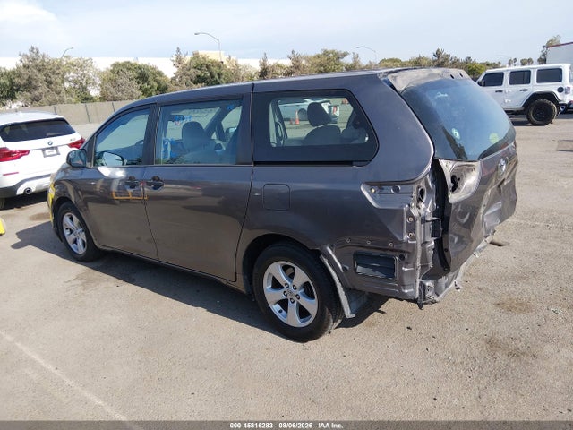 Toyota Sienna L 7 Passenger 2017 5TDZZ3DC6HS852980 Image 3