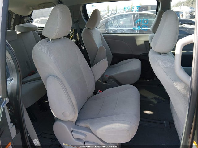 Toyota Sienna L 7 Passenger 2017 5TDZZ3DC6HS852980 Image 8