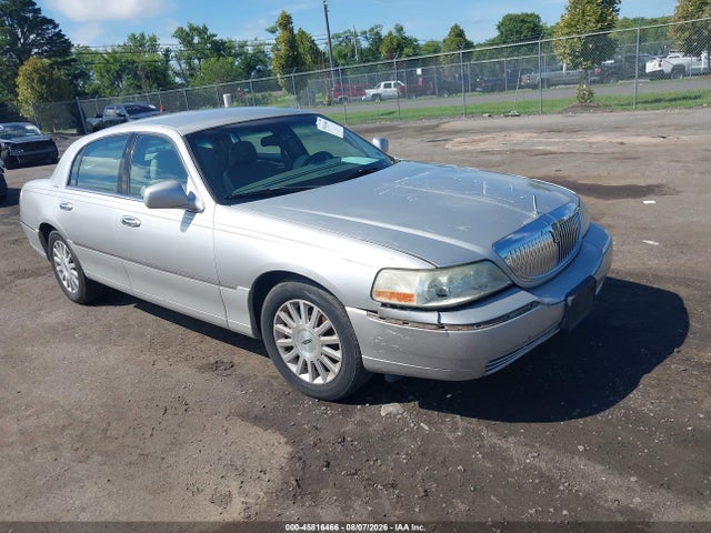 Продажа на аукционе авто 2003 Lincoln Town Car Signature, vin: 1LNHM82W13Y705334, номер лота: 45816466