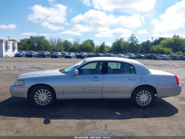 Продажа на аукционе авто 2003 Lincoln Town Car Signature, vin: 1LNHM82W13Y705334, номер лота: 45816466