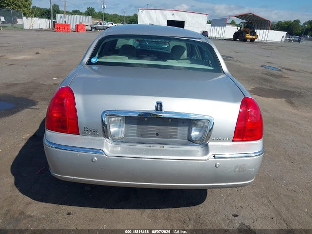 Продажа на аукционе авто 2003 Lincoln Town Car Signature, vin: 1LNHM82W13Y705334, номер лота: 45816466