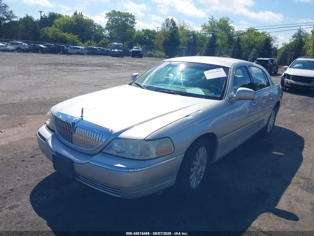 Продажа на аукционе авто 2003 Lincoln Town Car Signature, vin: 1LNHM82W13Y705334, номер лота: 45816466