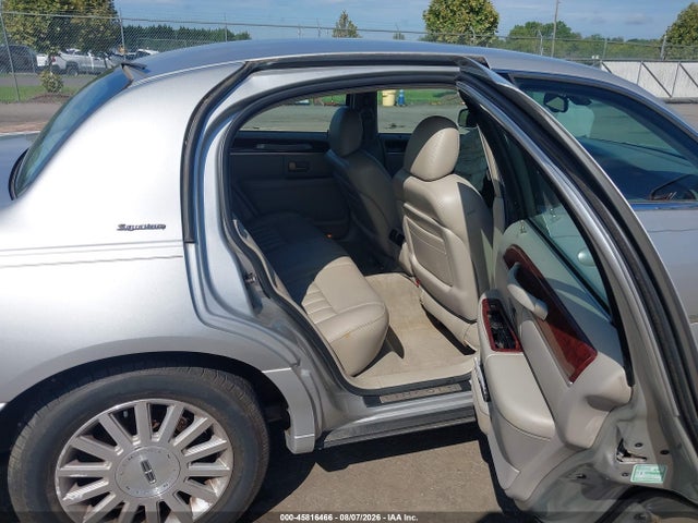 Продажа на аукционе авто 2003 Lincoln Town Car Signature, vin: 1LNHM82W13Y705334, номер лота: 45816466