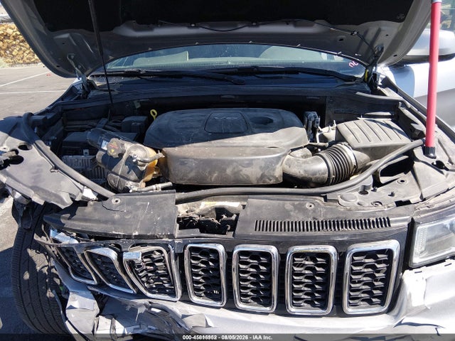 1C4RJFAG6JC401698 Jeep Grand Cherokee Laredo E 4x4