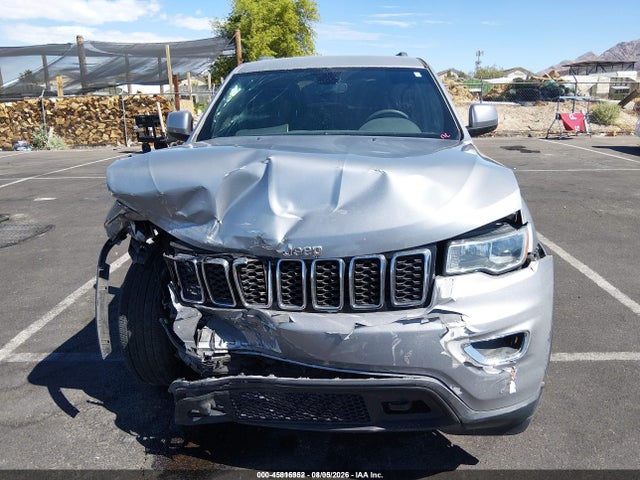 1C4RJFAG6JC401698 Jeep Grand Cherokee Laredo E 4x4