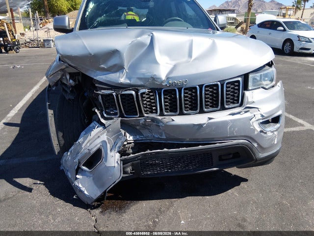 1C4RJFAG6JC401698 Jeep Grand Cherokee Laredo E 4x4