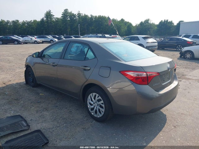 Toyota COROLLA LE 2018 2T1BURHE2JC023241 Image 3