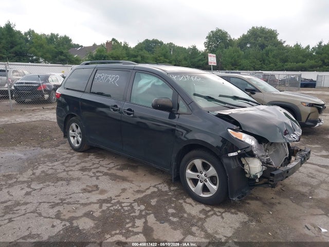 45817422 :رقم المزاد ، 5TDKK3DC6FS540967 vin ، 2015 Toyota Sienna Le 8 Passenger مزاد بيع