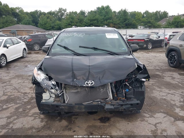 45817422 :رقم المزاد ، 5TDKK3DC6FS540967 vin ، 2015 Toyota Sienna Le 8 Passenger مزاد بيع
