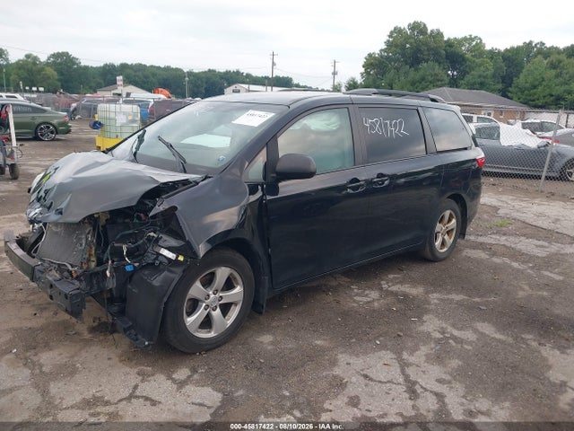 45817422 :رقم المزاد ، 5TDKK3DC6FS540967 vin ، 2015 Toyota Sienna Le 8 Passenger مزاد بيع