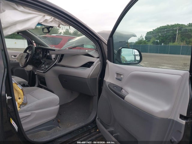 45817422 :رقم المزاد ، 5TDKK3DC6FS540967 vin ، 2015 Toyota Sienna Le 8 Passenger مزاد بيع