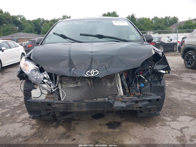 45817422 :رقم المزاد ، 5TDKK3DC6FS540967 vin ، 2015 Toyota Sienna Le 8 Passenger مزاد بيع
