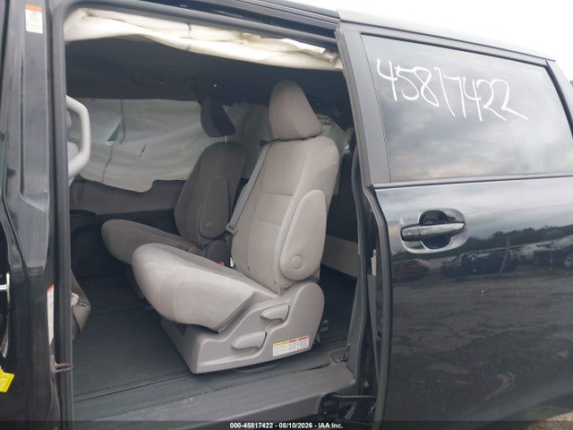 45817422 :رقم المزاد ، 5TDKK3DC6FS540967 vin ، 2015 Toyota Sienna Le 8 Passenger مزاد بيع